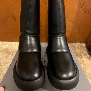 Vagabond Shoemakers Aylin Puffer boot in Black leather new in box size 37